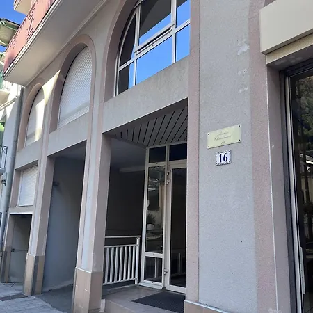 Apartment Calme Avec Parking Au Centre De - Fr-1-812-153 Cauterets